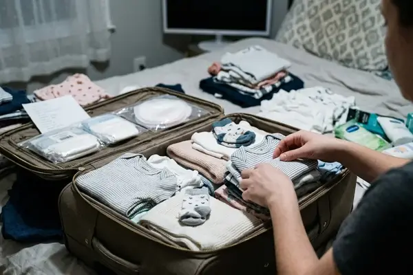 Come preparare la valigia per il parto: la lista definitiva degli essenziali